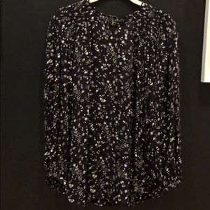 Black/white floral pattern flowy blouse.